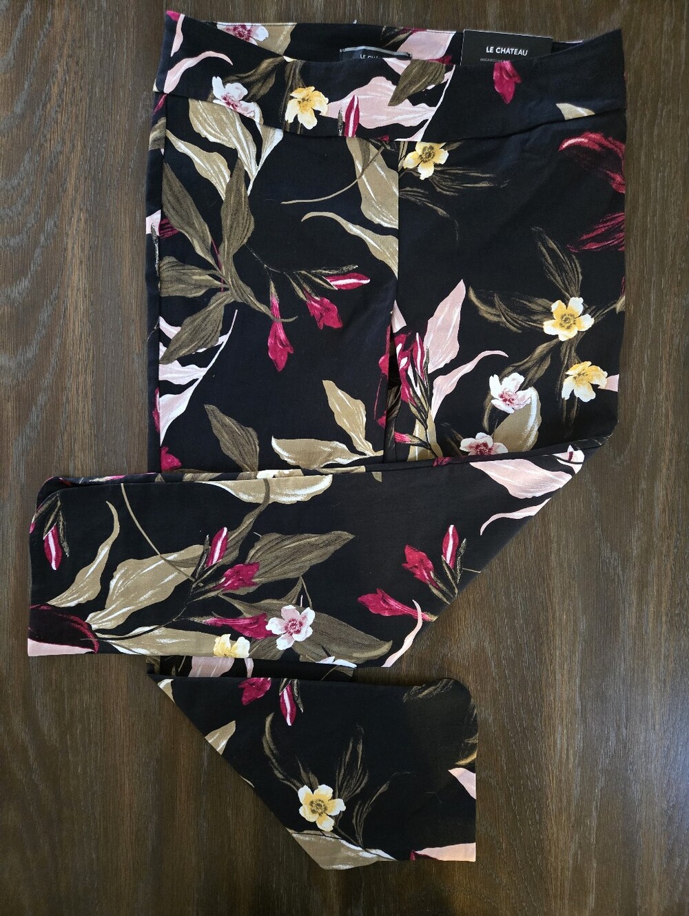 🌸LE CHÂTEAU Floral Pants For Women